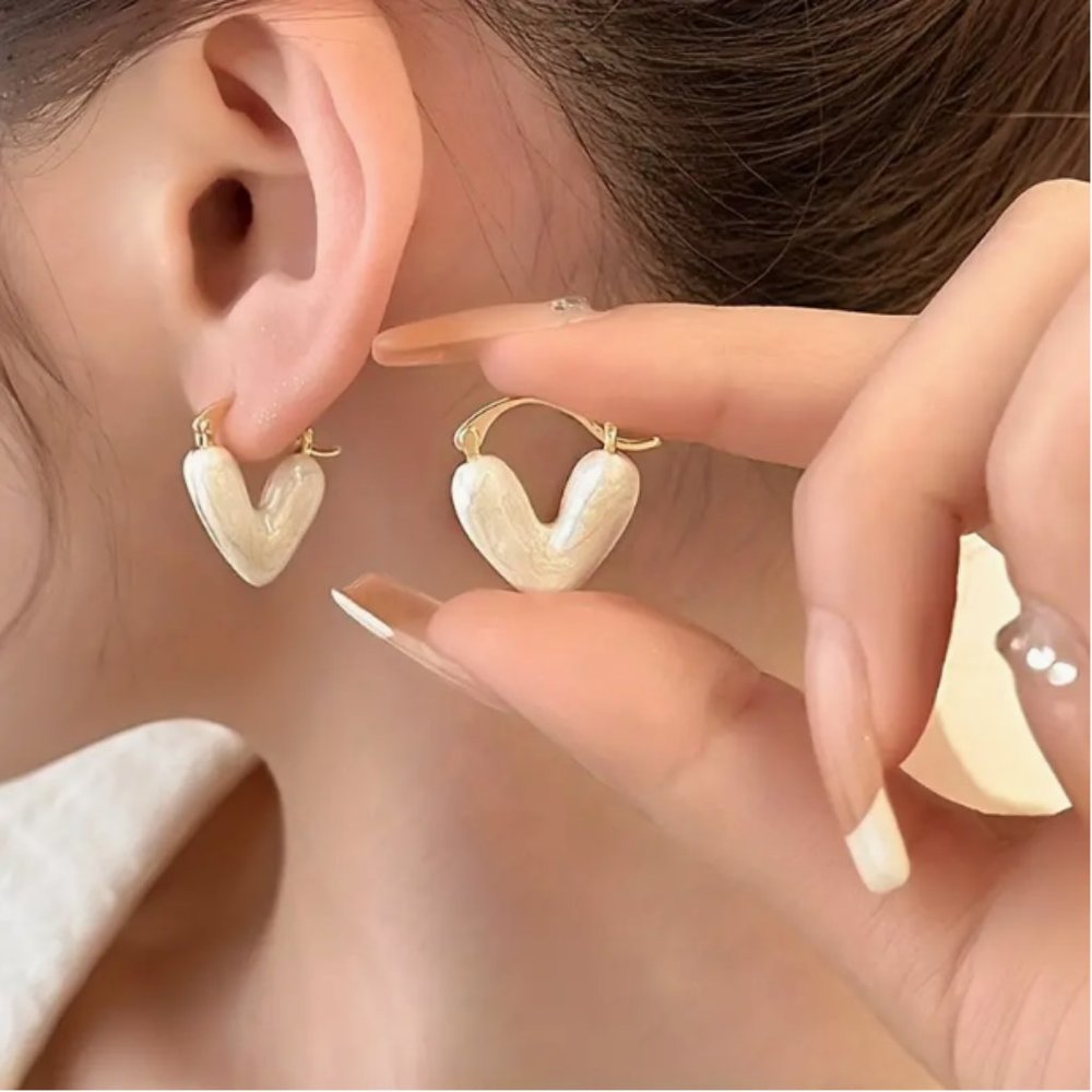 🍏50% OFF/3+...Pretty Enamel Heart Hoop Earrings (Ivory)
